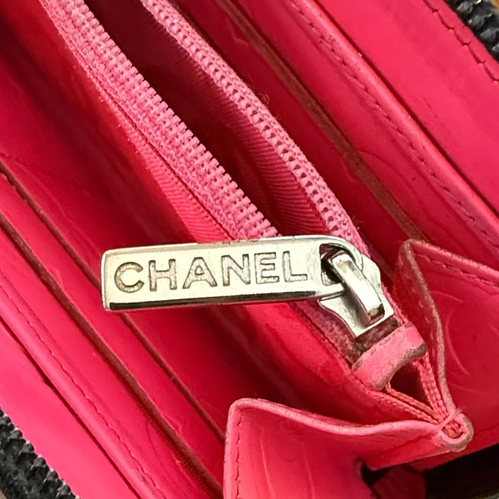 Chanel Black Quilted Zip Wallet w/COA & intact holo - Picture 10 of 16